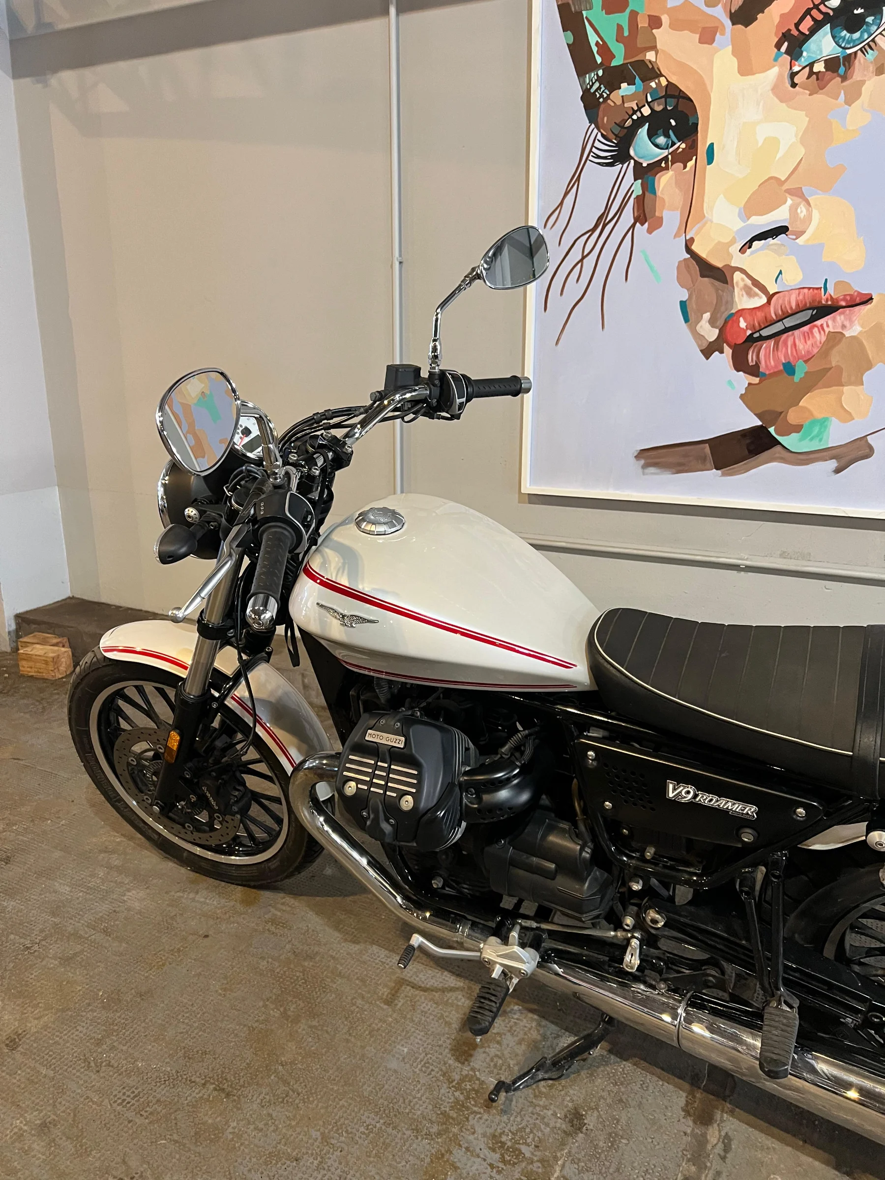 Moto Guzzi V 9 Roamer thumbnail 2