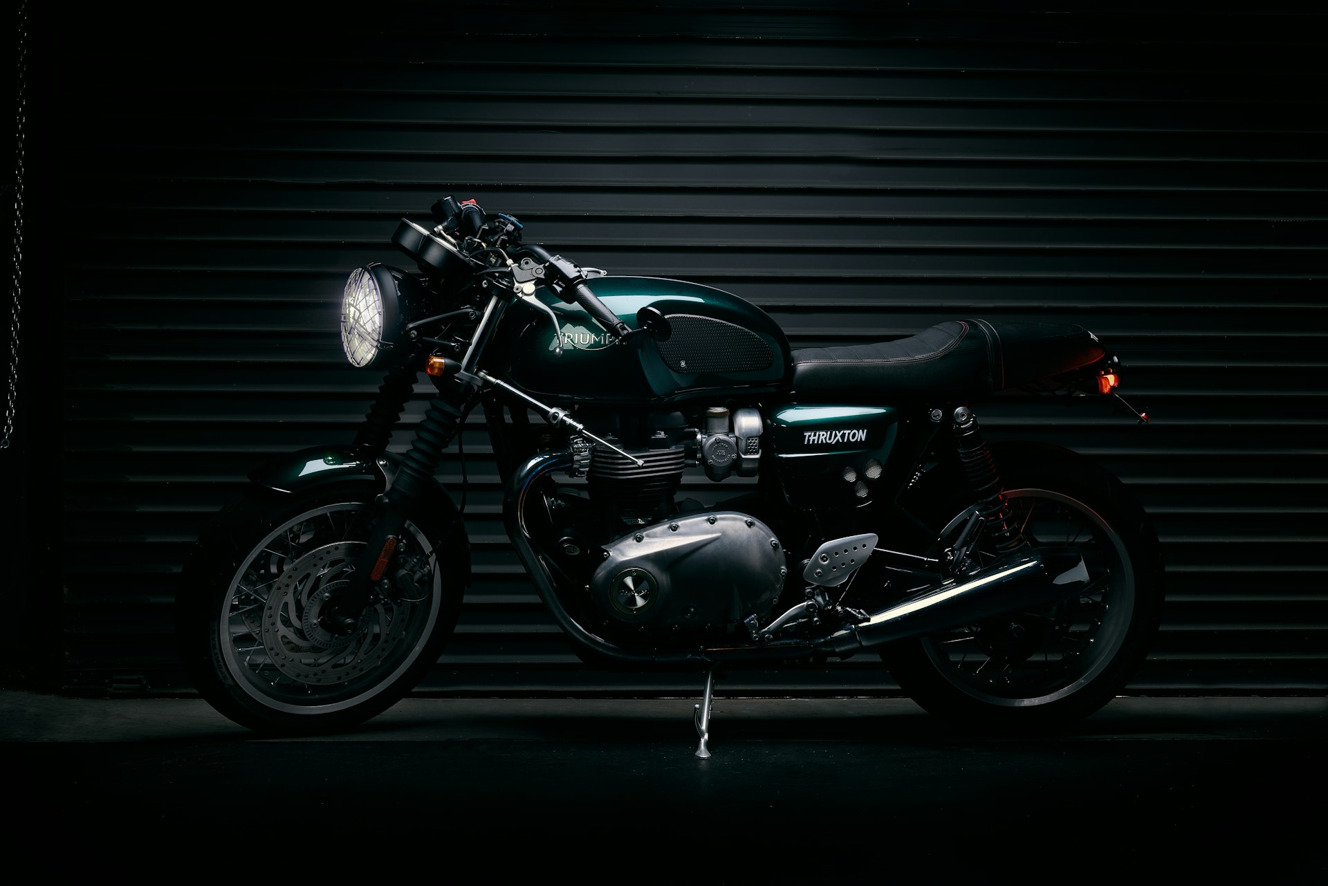 Triumph Thruxton - moto clásica británica premium